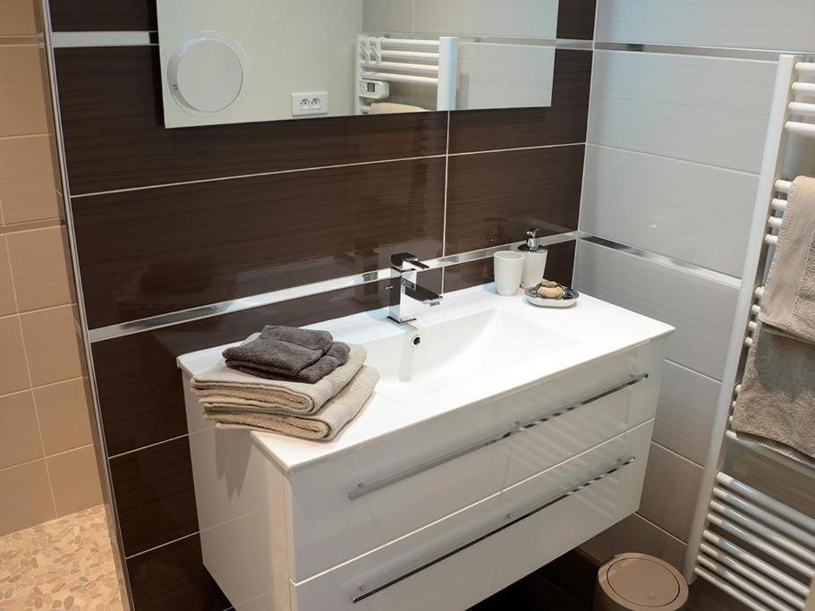 Le Jardin De La Tuilerie Hotel Pfastatt Kamer foto